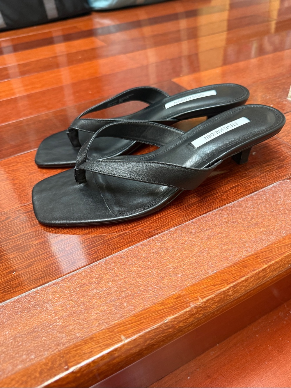 Steve Madden Tracie Black Leather Kitten Heel Thong Sandals - Picture 4 of 9